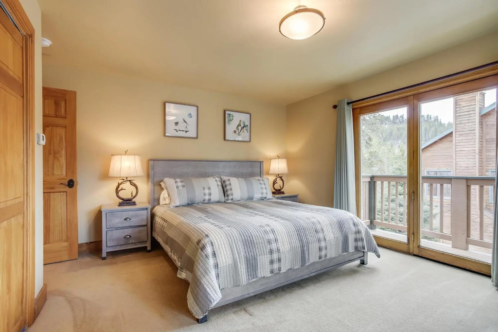Friendly Fox Chalet 8 Bedroom Home by RedAwning