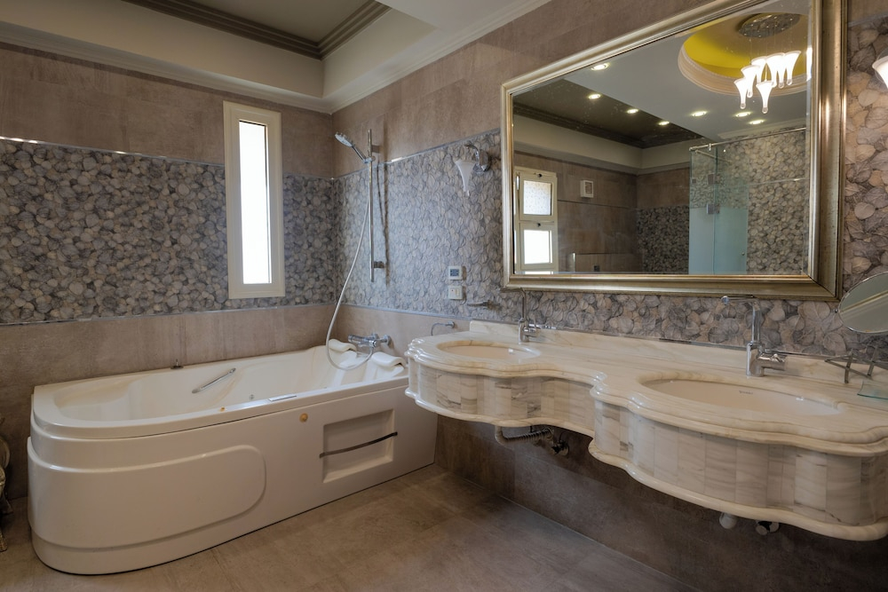 Villa with private pool and garden