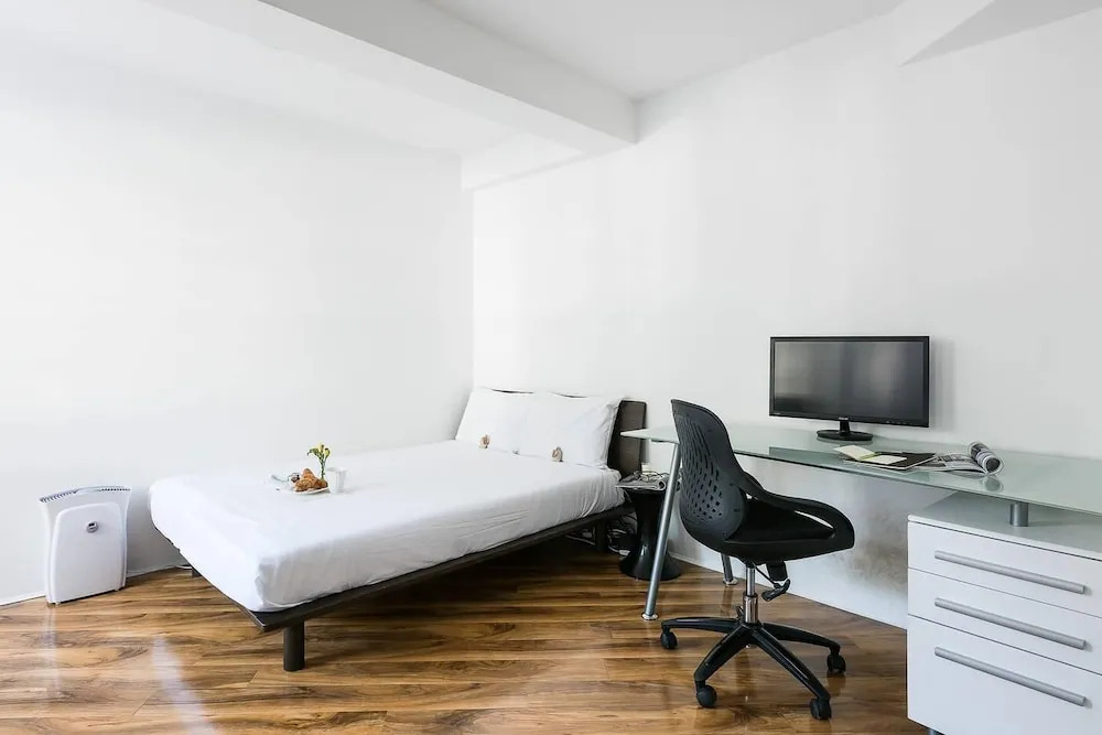 Cosy, Modern Chelsea Studio