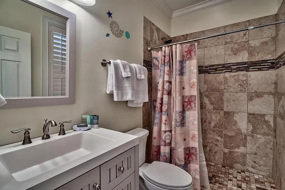 Honu Hale 5 Bedroom Holiday Home by Five Star Properties