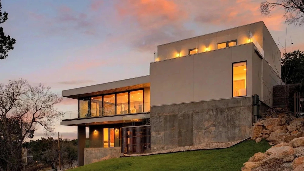 Hunters Estate by Avantstay Design-forward Hillside Home Private Pool + Firepit Close to Lake Travis + Downtown Austin