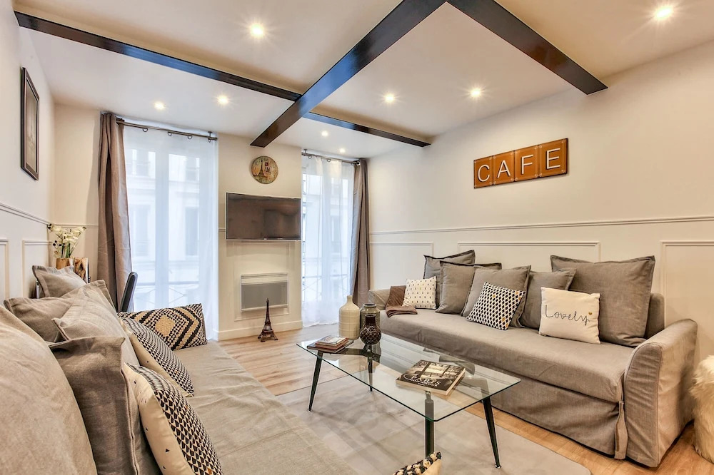 14 - Luxury Flat Eiffel Design 1