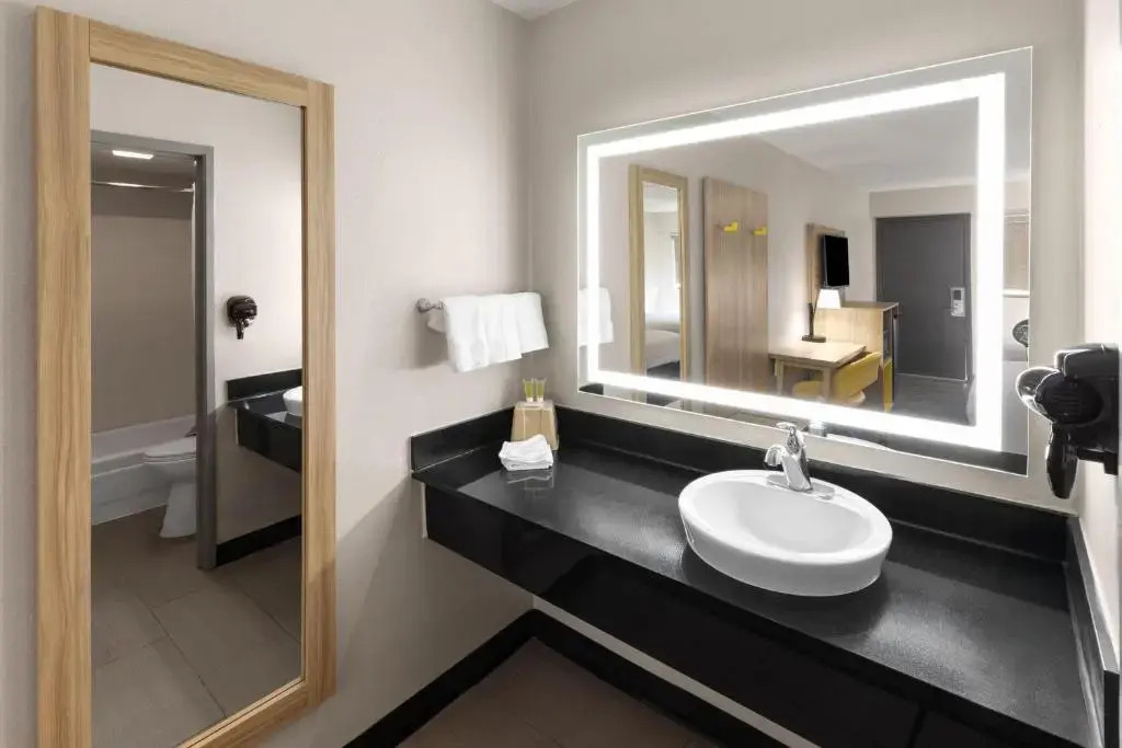 Days Inn by Wyndham Kansas City Northeast