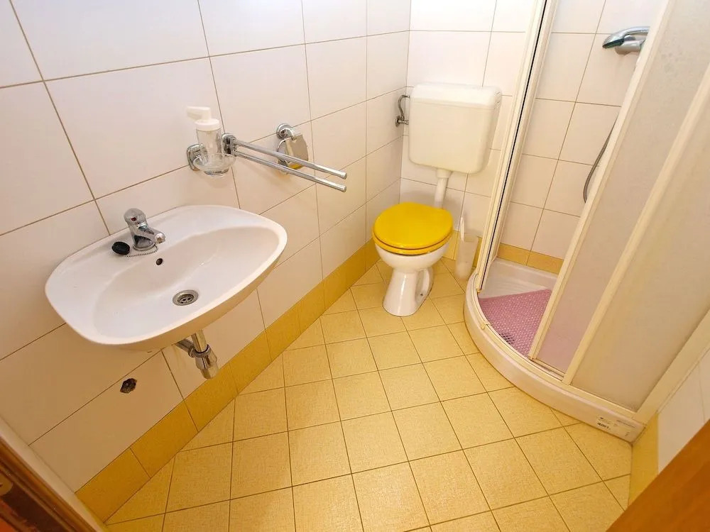 Apartment 1303