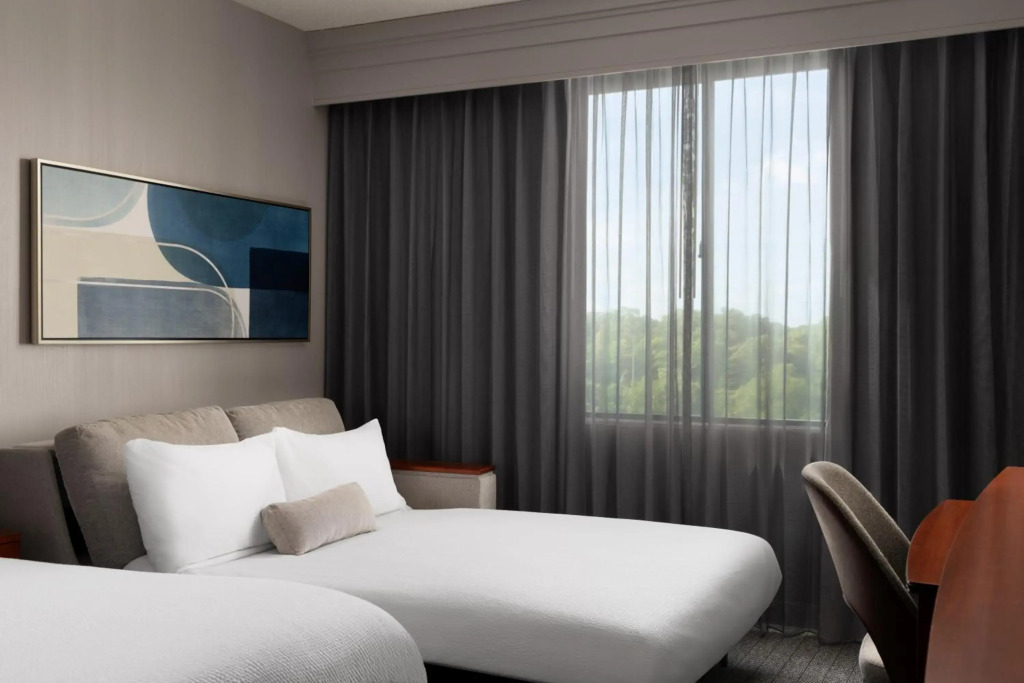 Courtyard by Marriott Long Island MacArthur Airport