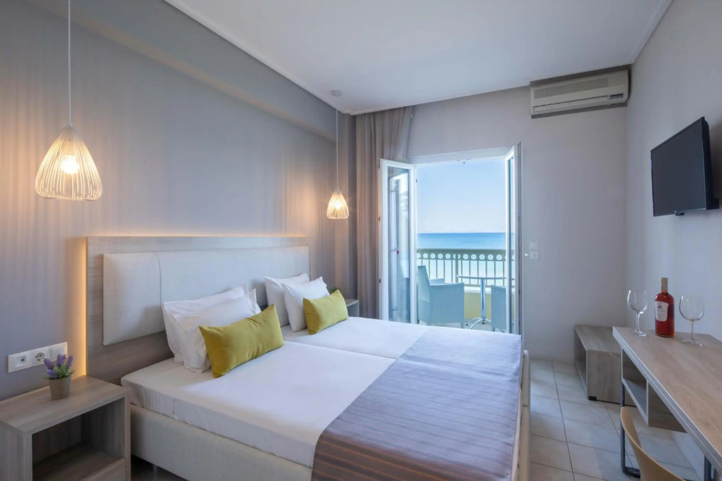 Rossis Beach Hotel