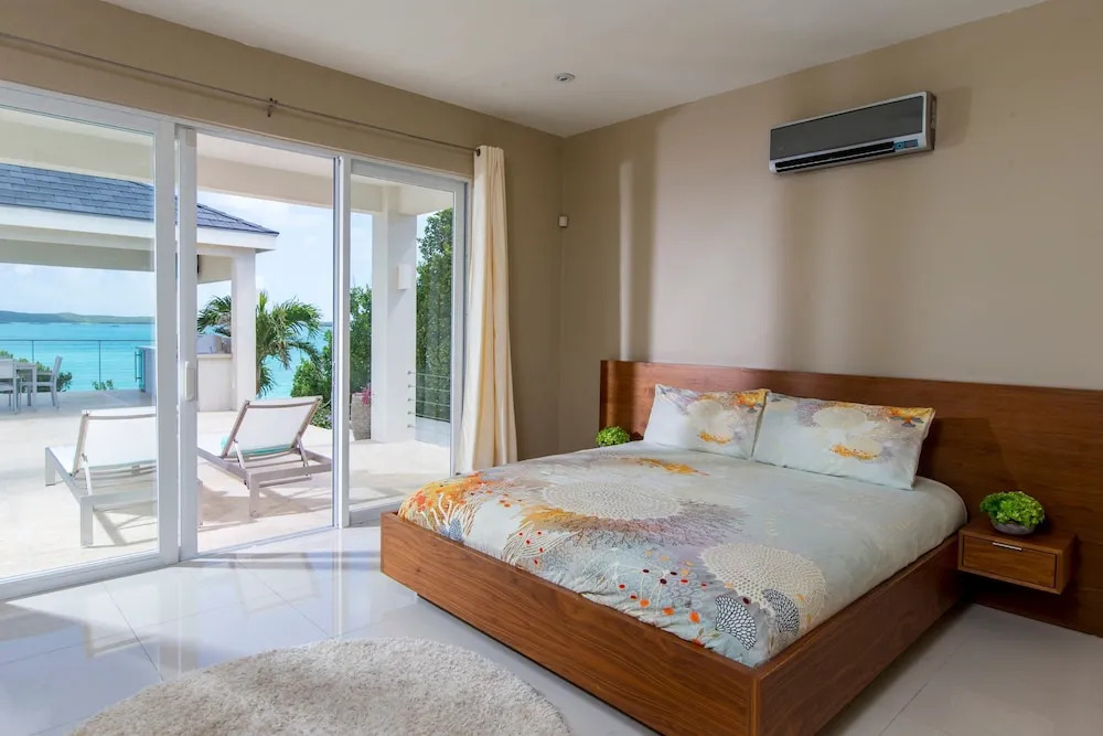 5 BR Waterfront Villa On Chalk Sound Blue Water
