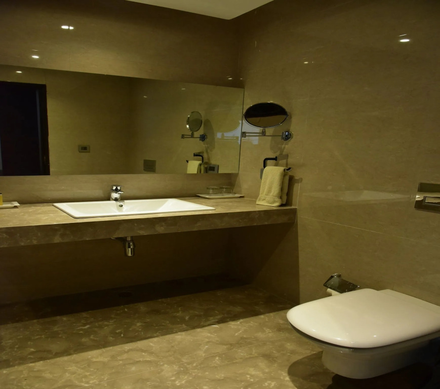 Marigold Sarovar Portico Shimla with Heated pool and AC Rooms-A Resort cottage and SPA