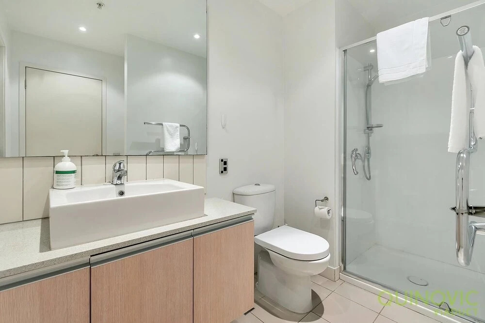 QV Large Stylish Viaduct Apartment - 772