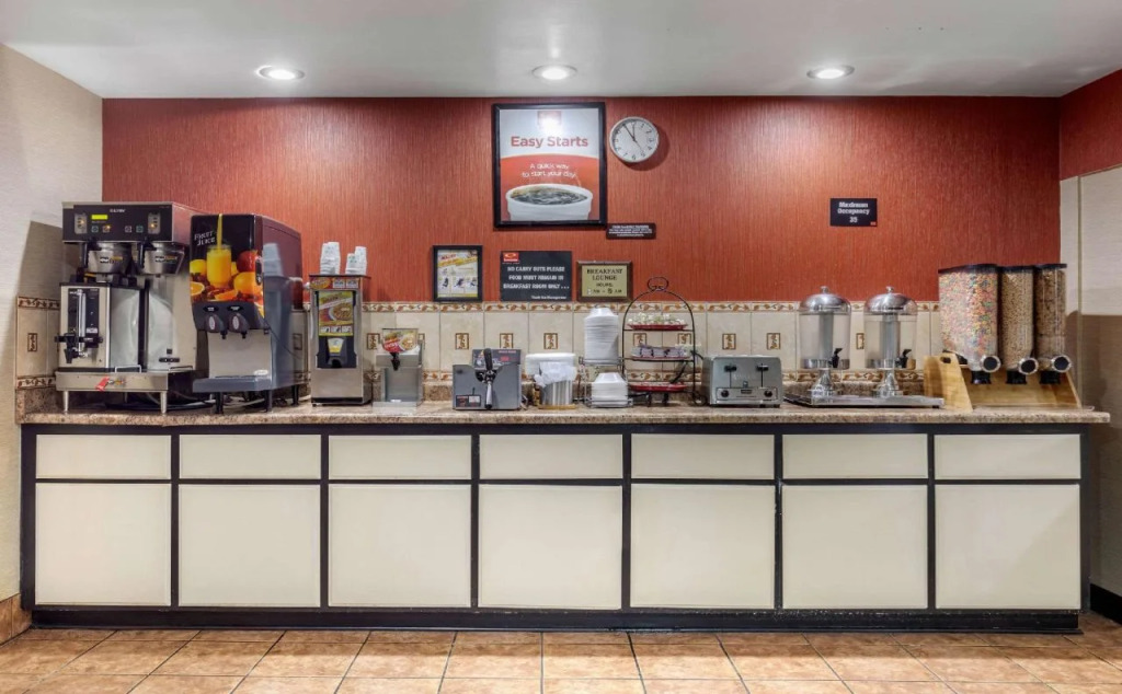 Days Inn & Suites Milwaukee Airport