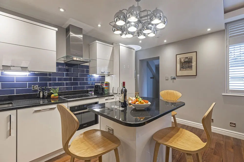 Monthly Discount! Self Isolation w/ Private Entrance and all Amenities, in Notting Hil