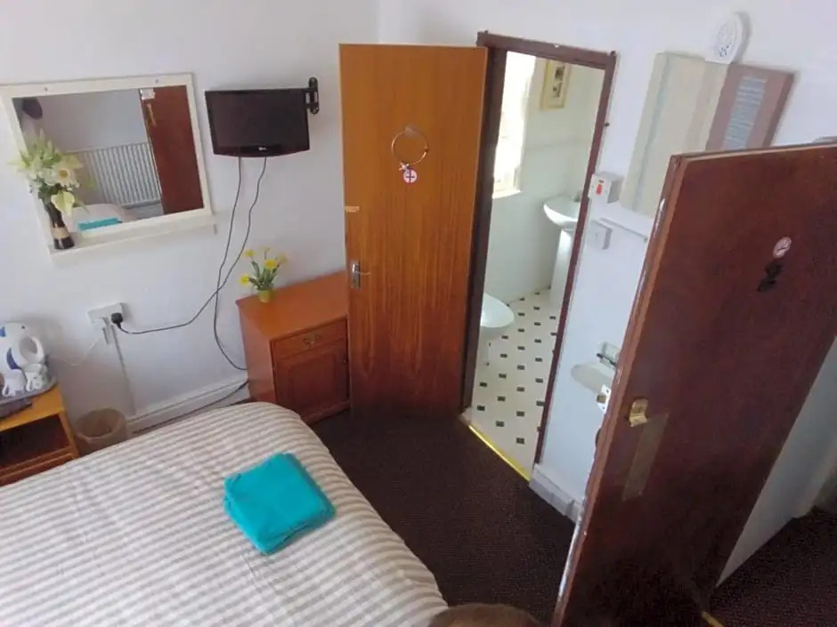 MyRoomz Golden Strand Hotel