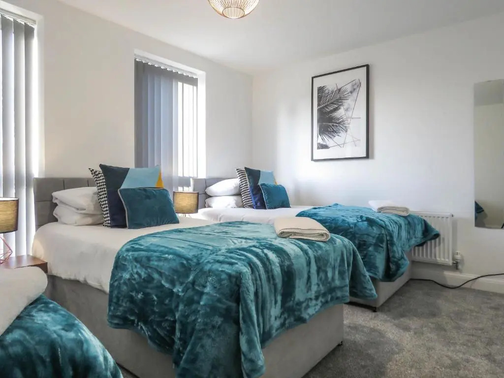 Tudors eSuites 5 Bed House