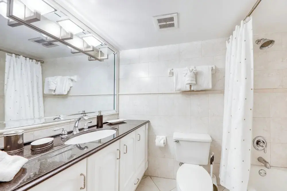 Ocean View Condo w/ Direct Beach Access & Shared Swimming Pool/tennis
