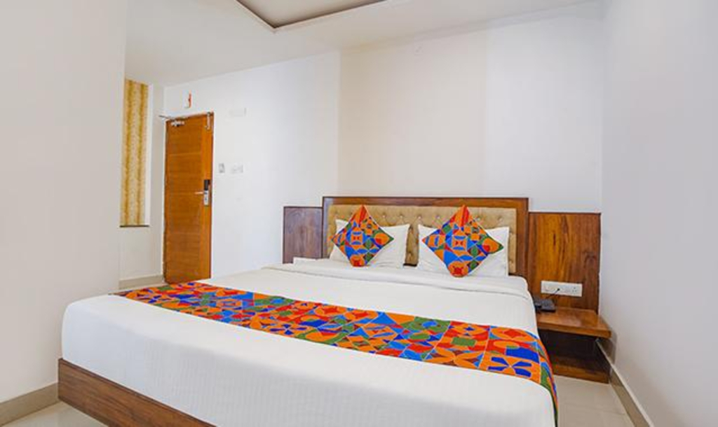 Fabhotel Royal Inn I