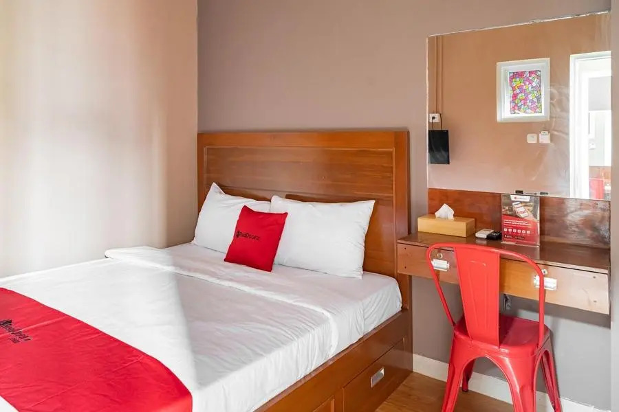 RedDoorz Hostel near LTC Glodok
