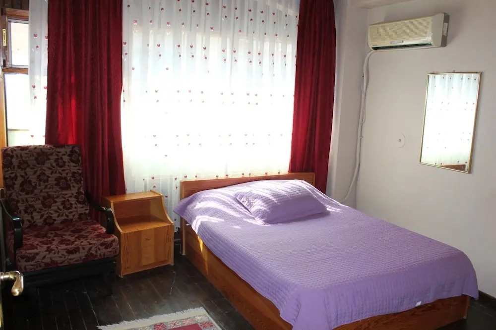 Urla Tarihi Han Otel