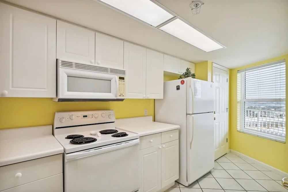 Seacrest 707 is a Gulf Front 2 BR on Okaloosa Island by RedAwning
