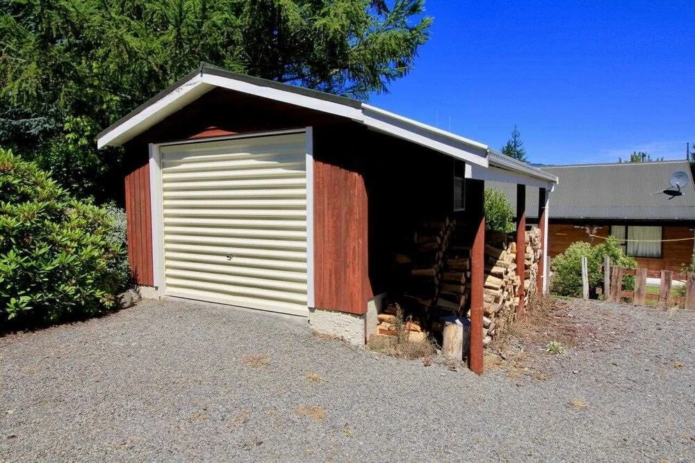 25 Chalet Crescent
