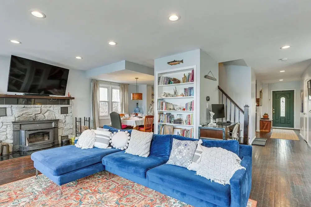 Year-round Fun in Monroe! Lakefront Family Home