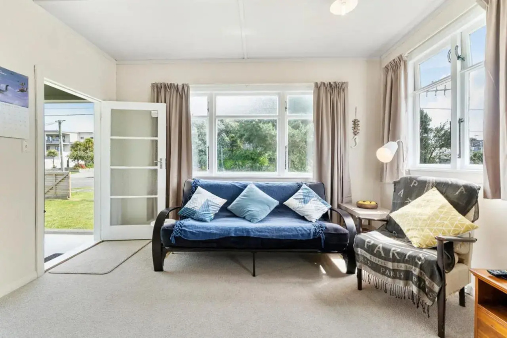 The Beach House - Kapiti Coast Holiday Home