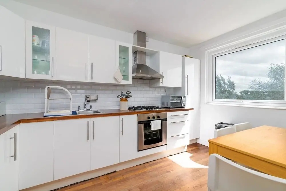 Amazing 2 Bedroom Flat in East London, Fits 5
