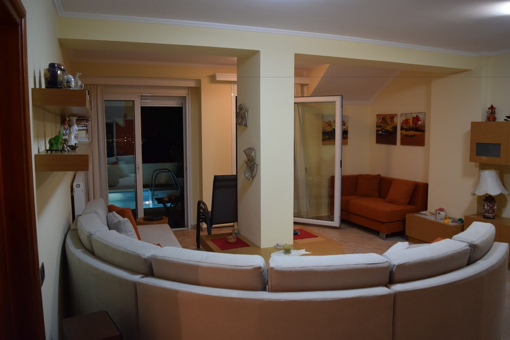 Hillside Villa, Private Pool , Panorama View & Free Parking 2km from Archaeological Museum