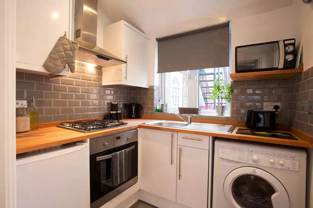 Hastings House - Modern 2 Bedroom House in Central Luton & Near Airport