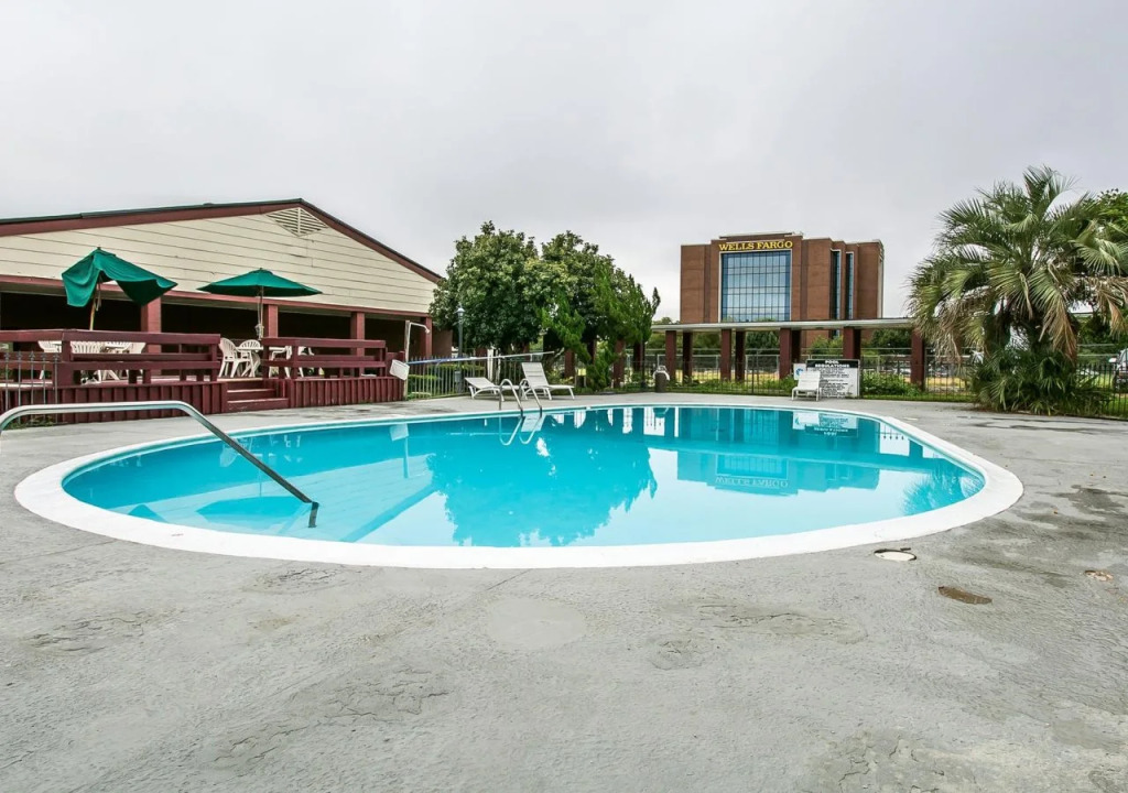 Days Inn by Wyndham Dothan