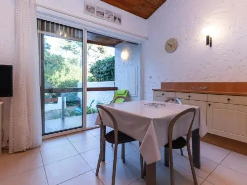Studio en Duplex sous la Pinède et Proche de la Plage - FR-1-239-394