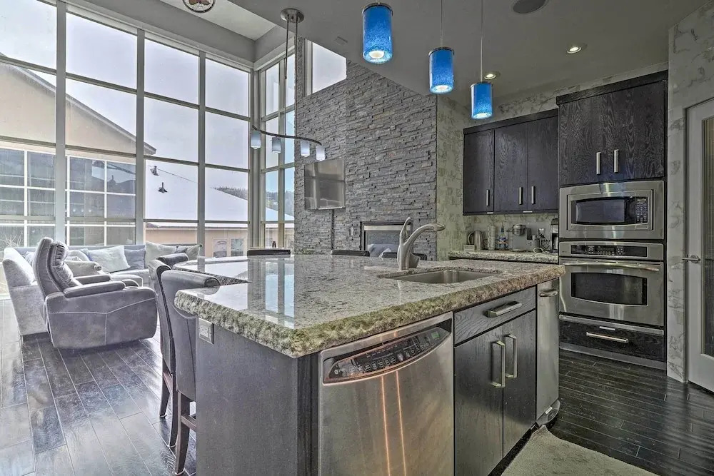 Luxe Brian Head Escape w/ Hot Tub & Mtn Views