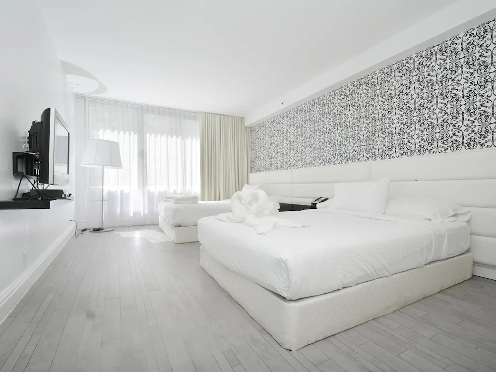 Miami World Rental - Mondrian 401