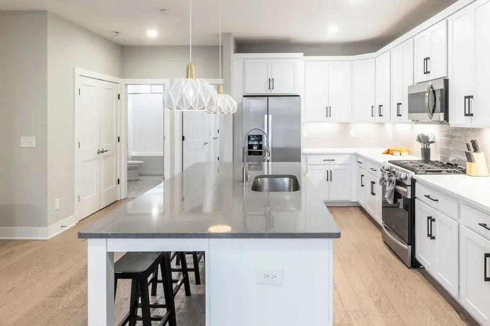 Monty by Avantstay 4bdr 4ba, Balcony w/ Outdoor Seating, 5mins to DT