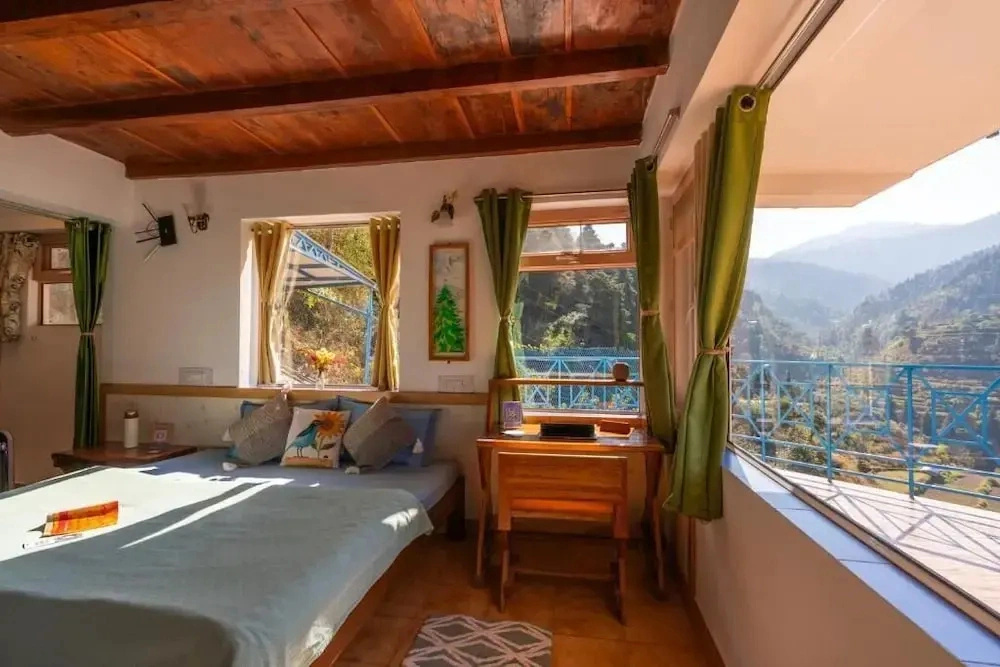LiveAway Mussoorie, Kempty by PACK