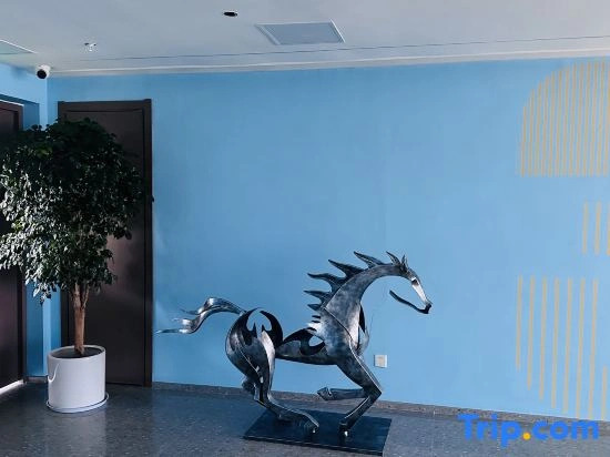 Tonglu Knight Hotel (Tonglu Kaiyuan Senbo Resort Paradise OMG Heartbeat Park)