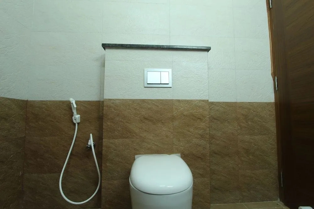 Oyo 26193 Hotel Maple Suites