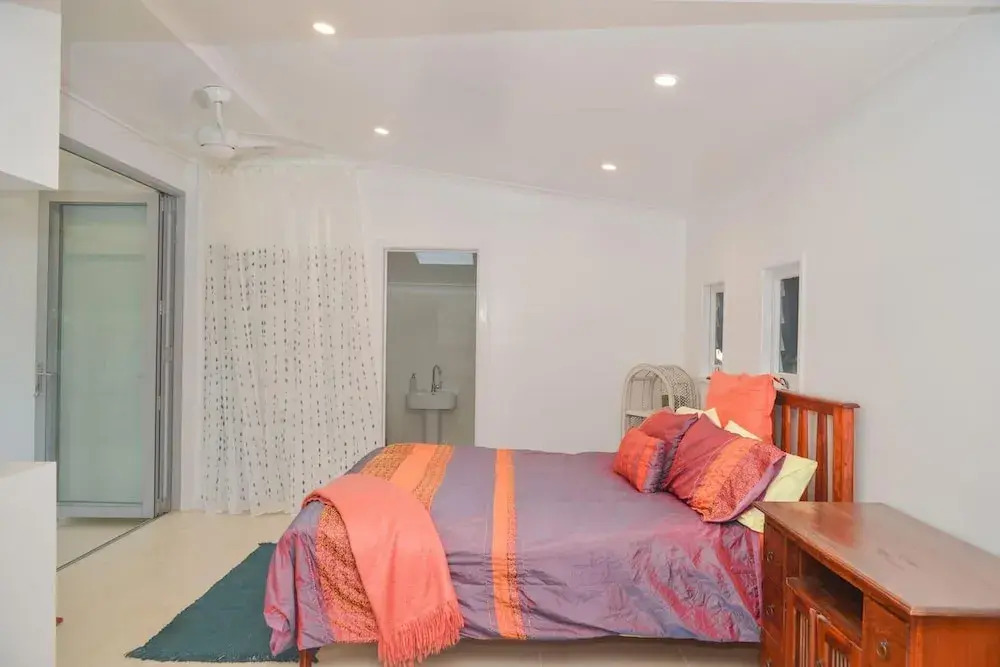 Renovated 2-Bed Cottage