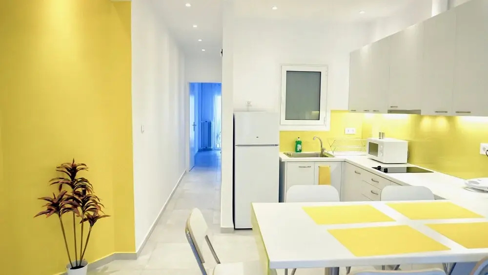 Colorful Cozy Central apt in Athens
