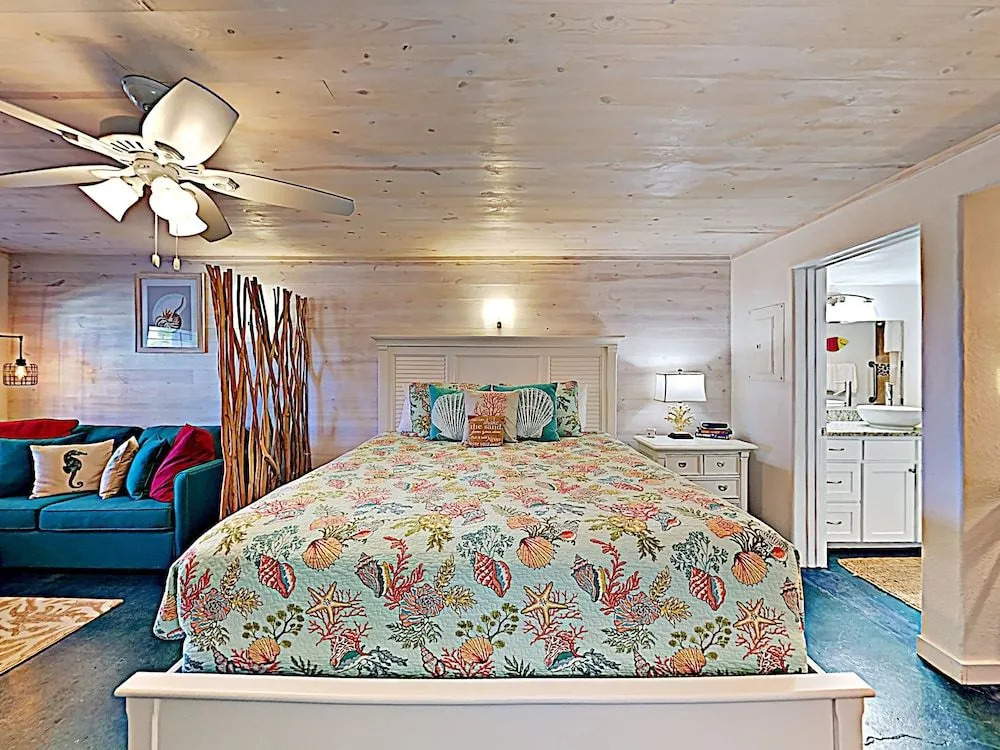 115 Sea Breeze - Salty Sea Suite 1 Bedroom 1 Bathroom Condo