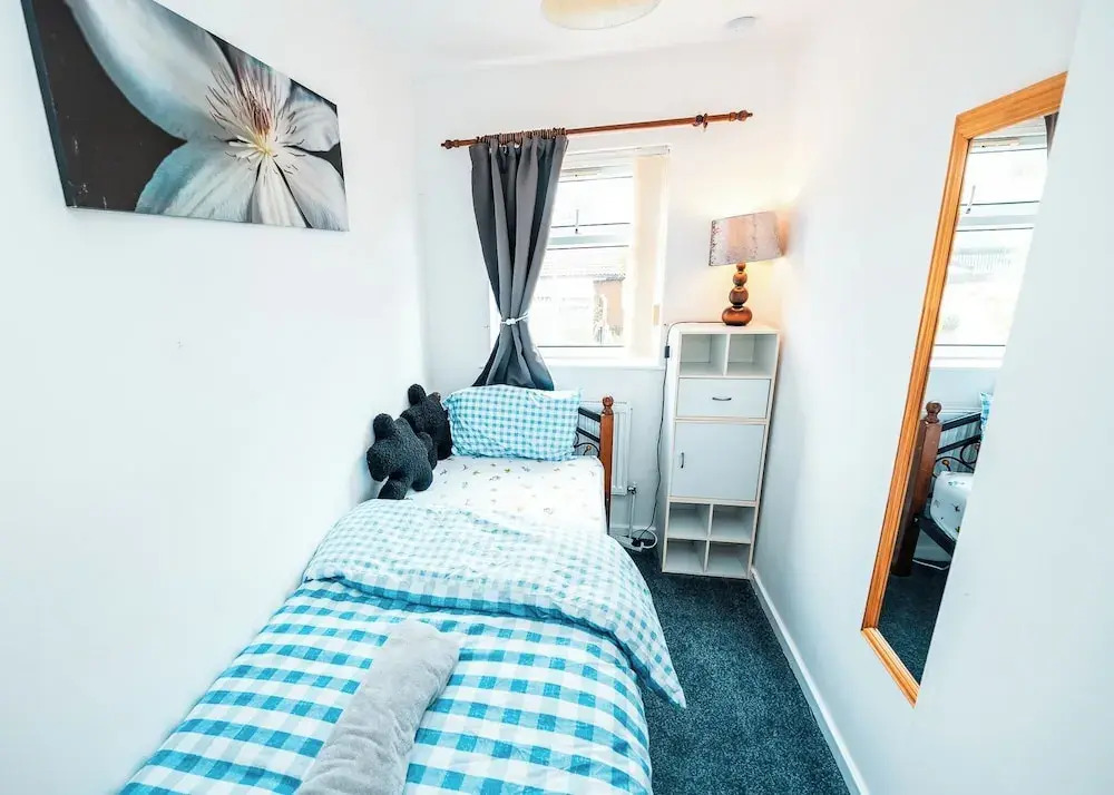 3-bed City Retreat - Sleeps 8, Garden & Parking