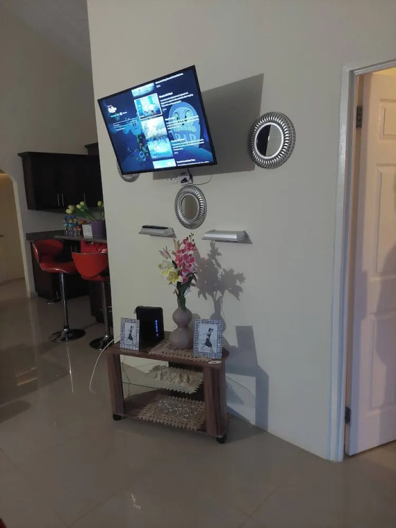 Luxurious 3-bedroom House in Ocho Rios With Private Entrance