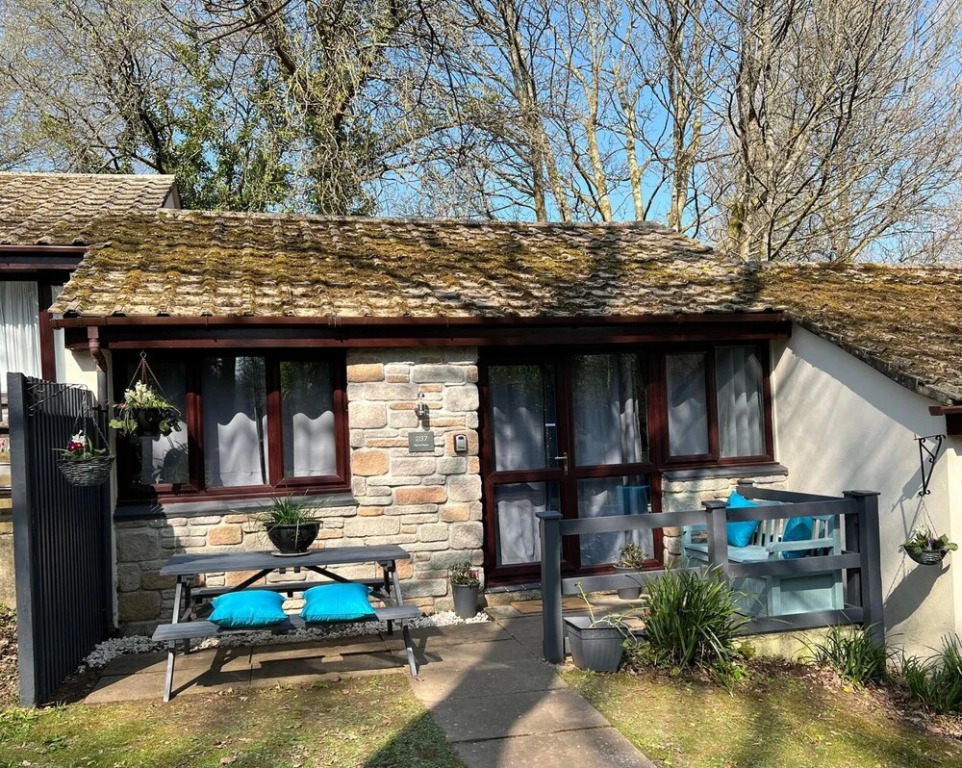Cosy 2BD Chalet St Ives Holiday Village