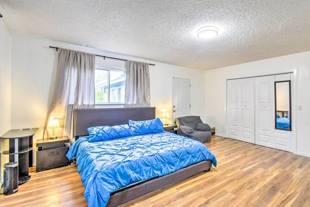 Bremerton Home: 2 Mi to Bremerton Boardwalk!