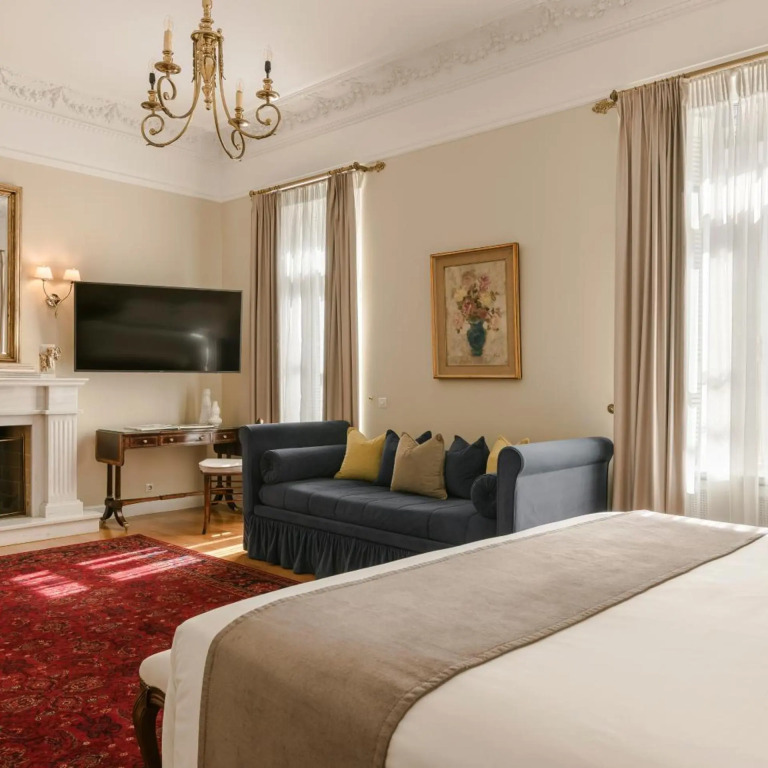 Noble Suites