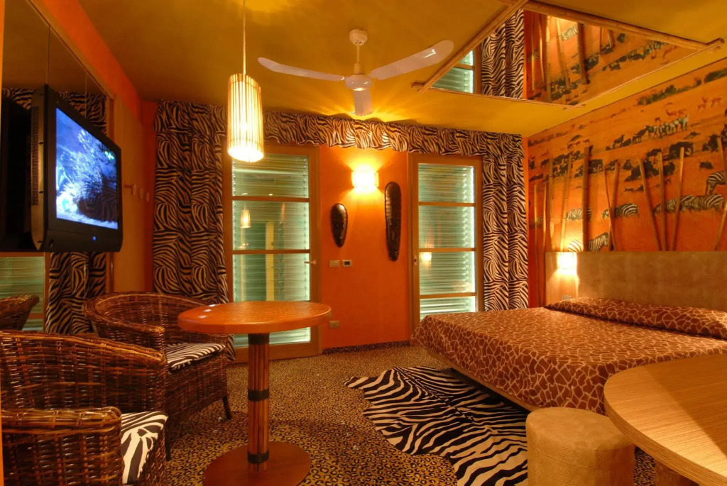 Motel Hotel Piranha