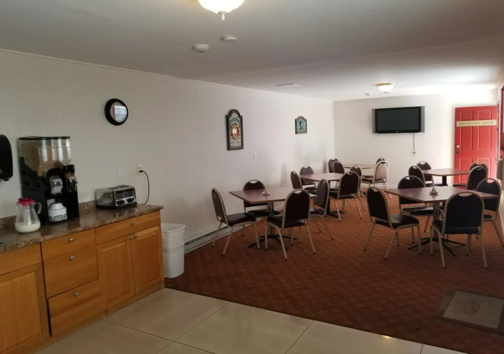 All Seasons Inn & Suites