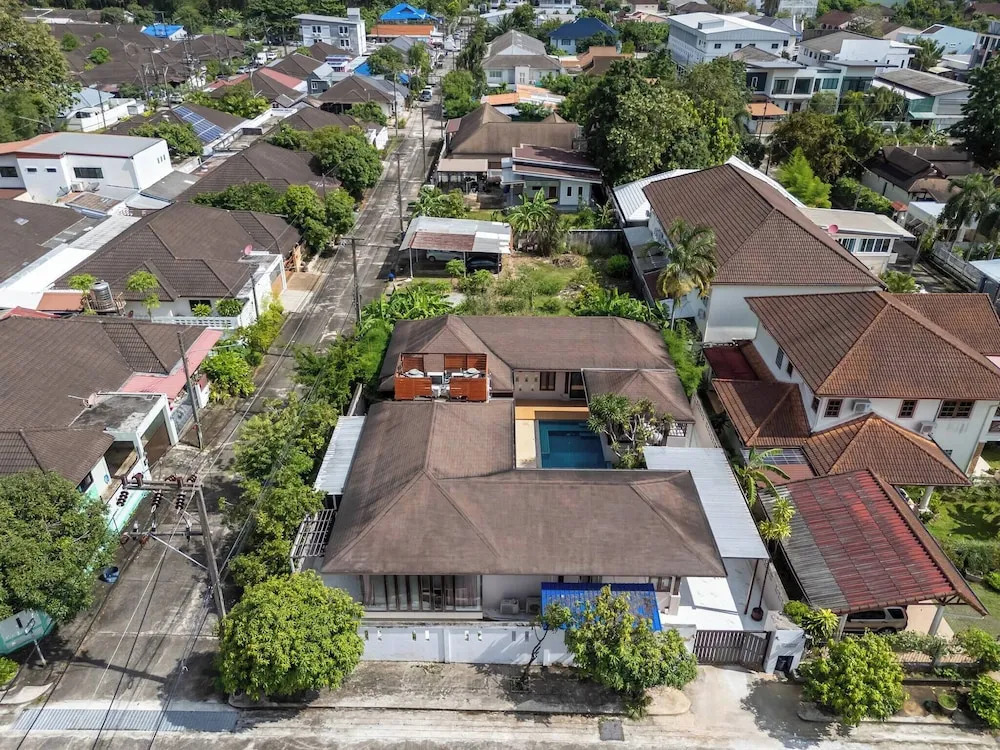 Spacious Private 4 BR Villa With a Working Office