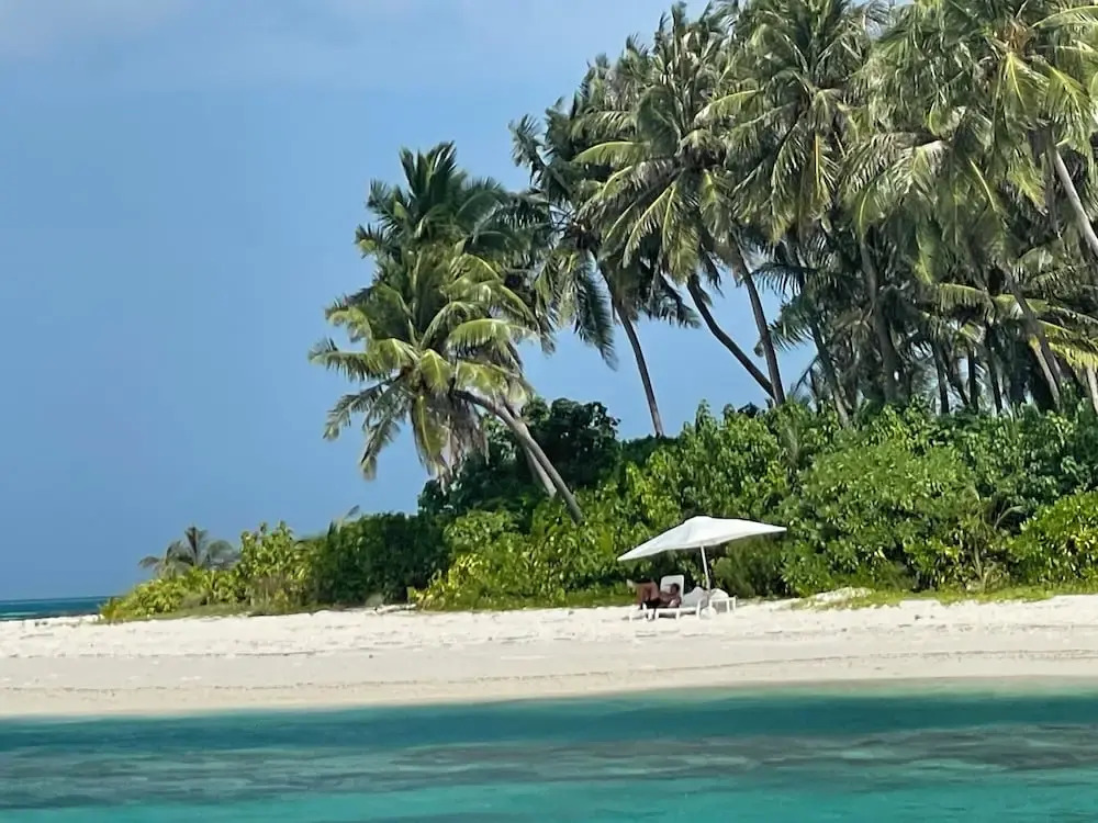 Mandhoo Inn
