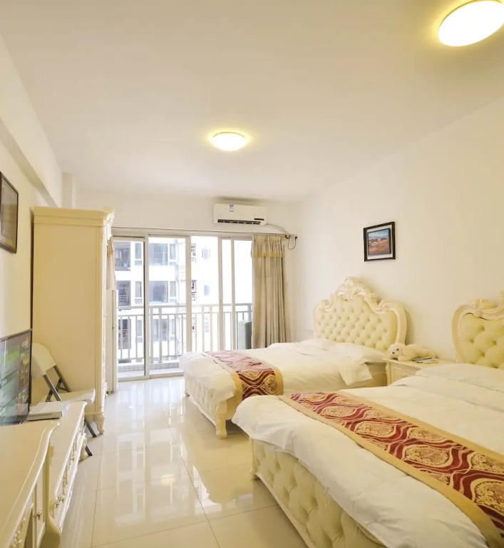 She & He Apartment Yitong Branch