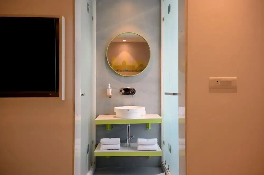 Hotel Le Roi Express Karol Bagh